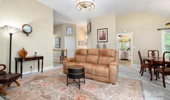 37 New Cross N, Asheville, NC 28805