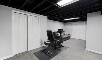 40 Quail Hollow Rd, Cranston, RI 02920