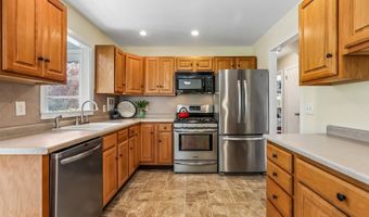 6 Country Ridge Rd, Danbury, CT 06811