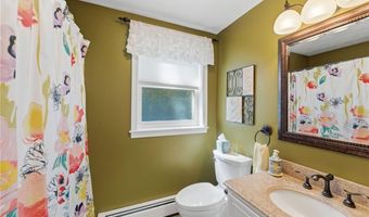 34 Crestwood Ln, Charlestown, RI 02813
