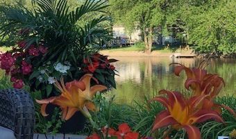 17 Willow St, Algonquin, IL 60102