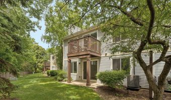 2692 S Embers Ln, Arlington Heights, IL 60005