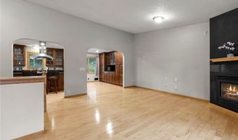 101 Hidden Meadow Ct, Apple Valley, MN 55124