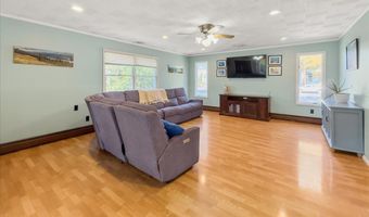 654 E Woodbridge Ave E, Avenel, NJ 07001
