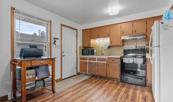 2415 N LOCUST St, Appleton, WI 54914