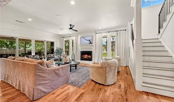 103 NE 7th St, Bentonville, AR 72712