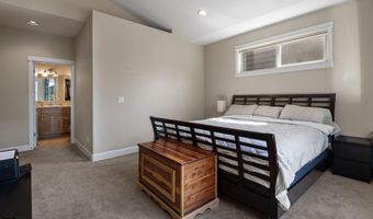 61202 Dayspring Dr, Bend, OR 97702