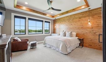 4261 Lakeshore Dr, Basehor, KS 66007