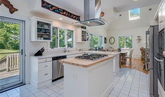 39 Brenton Rd, Newport, RI 02840