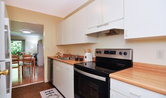 609 Watersedge Dr, Ann Arbor, MI 48105