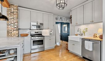 302 E MISSION Rd, Allouez, WI 54301