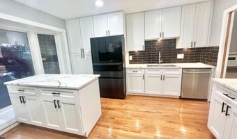 4816 DODSON Dr, Annandale, VA 22003