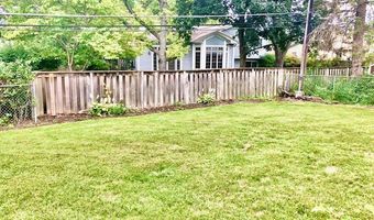 2112 N Kennicott Dr, Arlington Heights, IL 60004