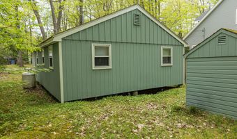 18 Julian St, Sebago, ME 04029