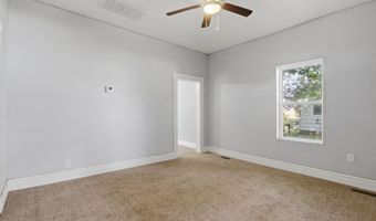 114 E College St, Aurora, MO 65605