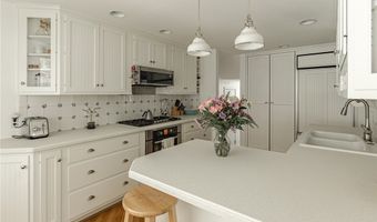 24 Huxley Dr, Amherst, NY 14226