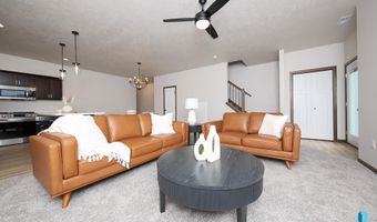 2425 E Caolinn Pl, Brandon, SD 57005