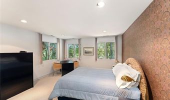 125 Woodruff Ave, Narragansett, RI 02882