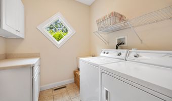13 Stonegate Cir, Cheshire, CT 06410