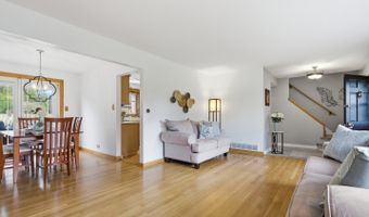 237 N Pioneer Dr, Addison, IL 60101