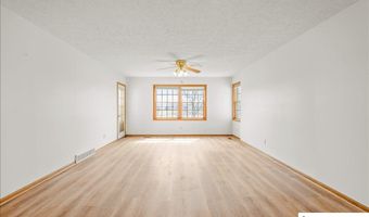 803 Clearwater Cir, Beatrice, NE 68310