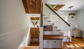 9 First Ave, Branford, CT 06405
