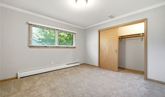 1097 Oak Tree Rd, Akron, OH 44320