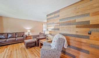 6823 NW Golden Ln, Des Moines, IA 50313