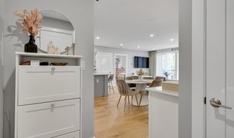 10 Everett 304, Boston, MA 02128