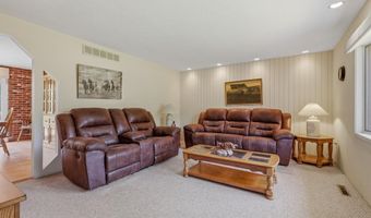 35 Dorchester Ln, Branford, CT 06405