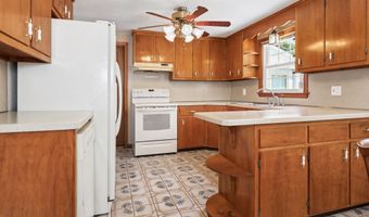 32 Loveland Ln, Bristol, CT 06010