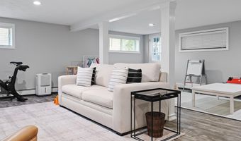 320 Stone Ridge Dr, East Greenwich, RI 02818