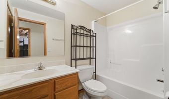 2402 Suncrest Dr, Ames, IA 50014