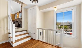 3 Memorial Blvd, Newport, RI 02840