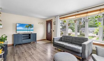62 Pembroke Ln, Coventry, RI 02816