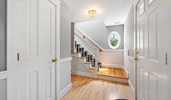754 Rustic Ln, Cheshire, CT 06410