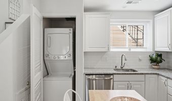 8901 BATTERY Pl 34, Bethesda, MD 20814