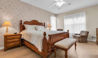 4 Faulkners Pl, Barnegat, NJ 08005