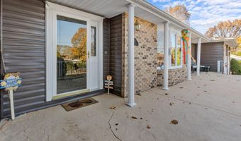 2007 Oakridge Dr, Ava, MO 65608