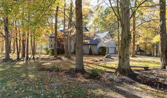 200 GREENTREE Cir, Aurora, OH 44202