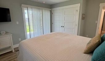 102 W Dobbs St, Atlantic Beach, NC 28512