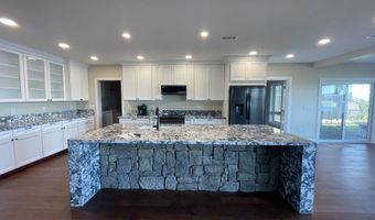 360 2ND St, Bandon, OR 97411