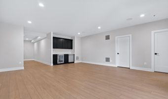 881 N MANCHESTER St, Arlington, VA 22205