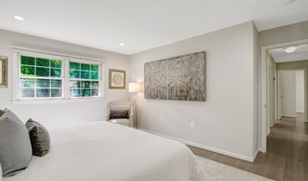 3820 WINTERSET Dr, Annandale, VA 22003