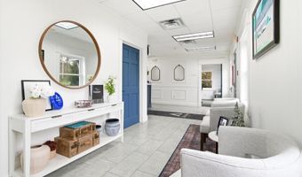 8 Chestnut Dr, Bedford, NH 03110