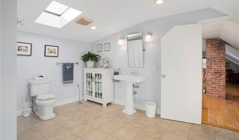 3 Harold St, Newport, RI 02840