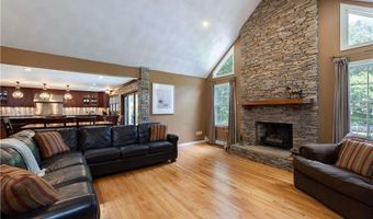 258 Woodridge Dr, North Kingstown, RI 02874