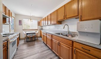 941 N Swift Rd 201, Addison, IL 60101