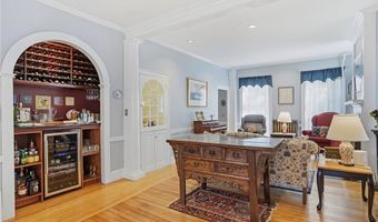 693 Hope St, Bristol, RI 02809