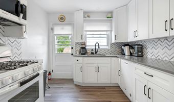 51 E 14TH St, Bayonne, NJ 07002